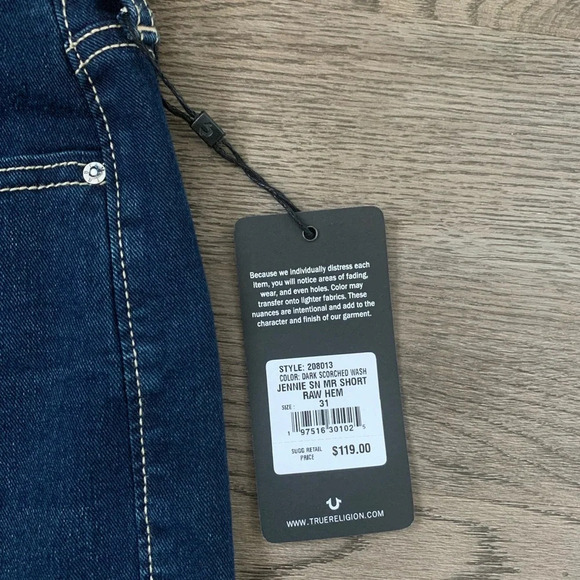 True Religion Jennie Mid Rise Raw Hem Shorts - Size 31 - Dark Scorched Wash NWT - Picture 14 of 15